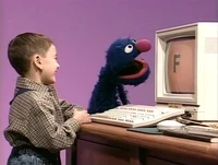 Grover and Matthew type an F (First: Episode 3899)