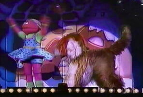 Silly dancing 03.jpg (198 KB)