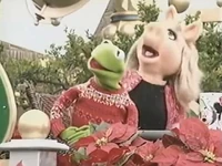 Kermit, Miss Piggy and Ashanti on the Walt Disney World Christmas Day Parade, December 25, 2004