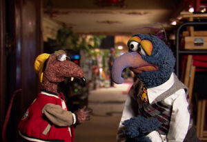 TheMuppets-Behind-The-Scenes-Interviews-Rizzo-Gonzo