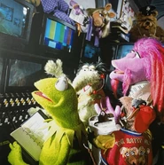 MT-KermitNigelCliffordRizzo-monitors.jpg (279 KB)