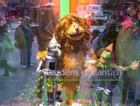 Macy's window gardens of fantasy oz.jpg (92 KB)