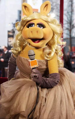 Miss Piggy gets a custom designer gown for BAFTAs