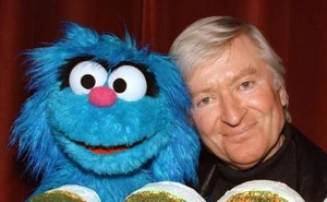 Peer Augustinski with  in promotion for the 2000th episode