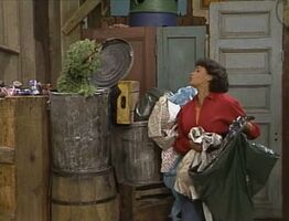 2475c.jpg (54 KB) "Basura"