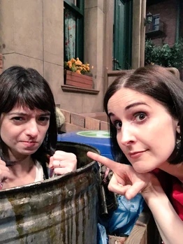 MicucciCan.jpg (543 KB) Stephanie D'Abruzzo pointing at Micucci in Oscar's trash can