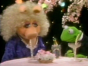 miss piggy drinking