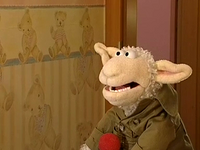 Reporter Wolle growing teeth for a visit to the dentist on Sesamstrasse