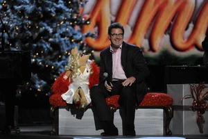 CMA-Country-Christmas-MissPiggy&VinceGill-(2011-11-10)-01