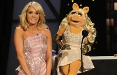 November 9, 2011Miss Piggy at the CMA Awards