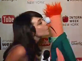 Shira Lazar & Beaker2009 Webbys