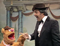 Rich Little impersonates Fozzie