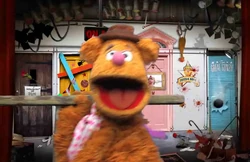 Fozzie and Fozzie carry a ladder