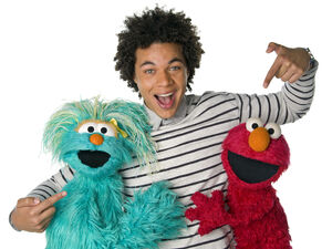 Troy Polamalu stops by Sesame Street to chat with Elmo about