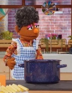 Grandmanell.jpg (30 KB)