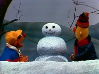 Dressing a Snowman (First: Episode 1824)