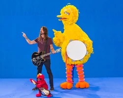 Grohl-on-Sesame.jpg (391 KB)