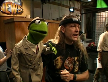 Steve Whitmire on set with Kermit