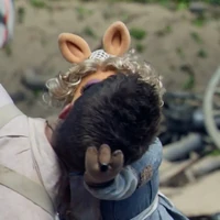 Topher Grace & Miss PiggyThe Muppets 2015 Presentation Pilot