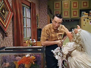 Miss Piggy marries Ed Grimley for money