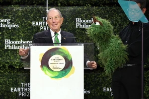 Oscar the Grouch at Earthshot 2022