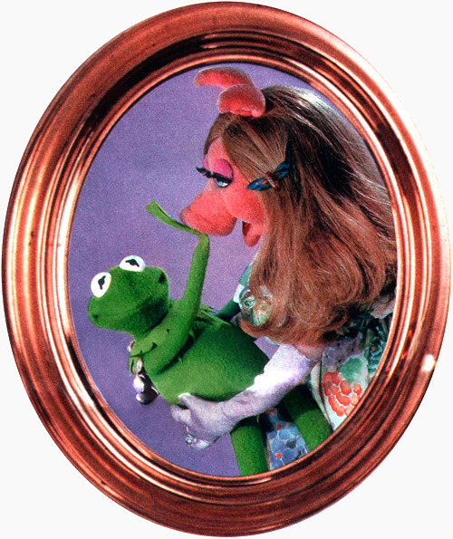 Miss Piggy joins Kermit at Smithsonian