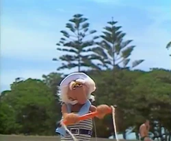 FraggleRock-Intl-UncleTravelingMatt-Waterskiing