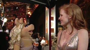 BAFTA-Awards-2012-MissPiggy&JessicaChastain