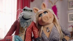 Deadly and Piggy — besties on Muppets Now.