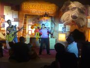 SDCC2010-KarenPrell&RedFraggle.jpg (86 KB) Grant Baciocco, Red Fraggle and Karen Prell in 2010