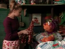 Stuffed giraffe in Sesame English "Tingo Hears a Noise"