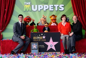 TheHollywoodWalkOfFame-TheMuppets-(2012-03-20)03.jpg (602 KB) With Rich Ross, Lisa and Brian Henson.