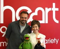 Kermit&Pepe--Heart-061212.jpg (35 KB) June 12, 2012