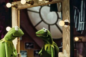 Kermit mirror wind-up gag
