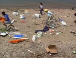 KidsBeachLitter