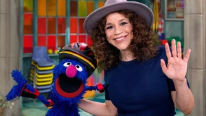 Rosie Perez and Grover