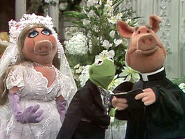 Piggy tricks Kermit into a wedding sketch in episode 310 of The Muppet Show.