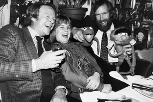 Jim Henson, producer Bernd Teewag, and guest at Kay's Bistro in Munich, 1982