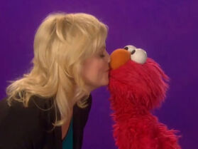 Amy Poehler & Elmo Sesame Street episode 4213