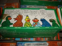 Back of the Mini-Personajes boxes. Instructions are featured at the bottom of the box.