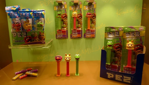 TheMuppetsPEZ.jpg (191 KB) Kermit the Frog, Miss Piggy and Animal in their two packaging variants as sold in the United States