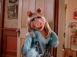 Piggy posing2.jpg (126 KB)