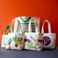 Tote bag props used in episode