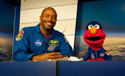 LelandMelvinandElmoNASAFutureHoping.jpg (476 KB) Elmo and Leland Melvin