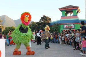 Abelardo Plaza Sesamo 2011.jpg (115 KB) Abelardo and Bert