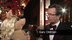 BAFTA-Awards-2012-MissPiggy&GaryOldman