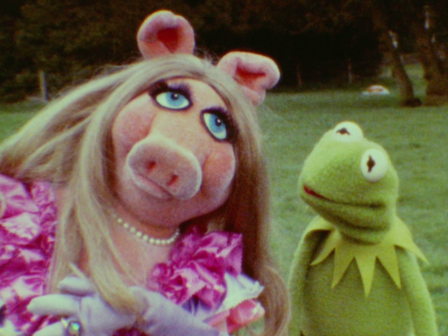 Miss Piggy Photo: Miss Piggy  Miss piggy, Miss piggy muppets, Kermit and  miss piggy