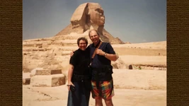 Kermit the Frog photobombing tourists on the Muppets Now premiere episode "Due Date"