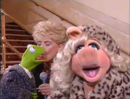 Gloria Hunniford & KermitRoyal Variety Performance 1993