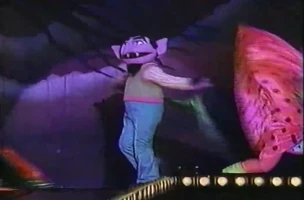 Silly dancing 01.jpg (149 KB)